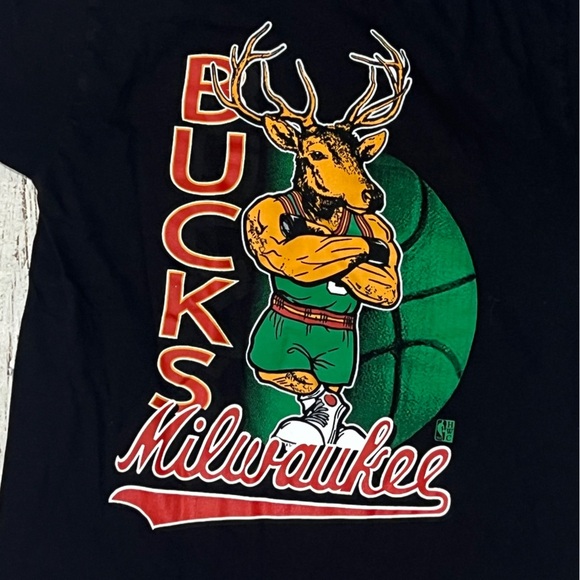 Milwaukee Bucks Mitchell & Ness NBA Basketball Crewneck Tshirt - Picture 3 of 4